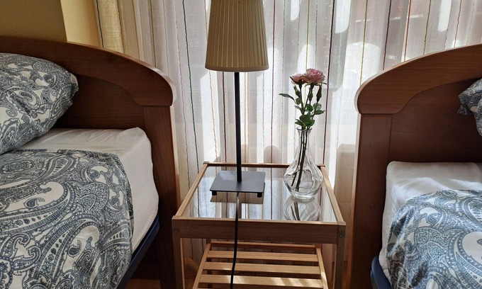 La Corredoria y Ventanielles Condo | Oviedo Apartment - HUCA. Free parking.