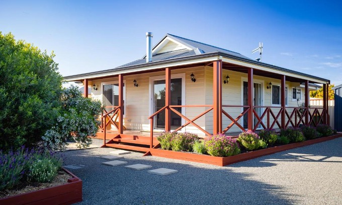 Warrenup House | Owen's Hideaway by the BnB Collection