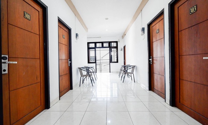 Semarang Hotel | OYO 1251 Residence 8