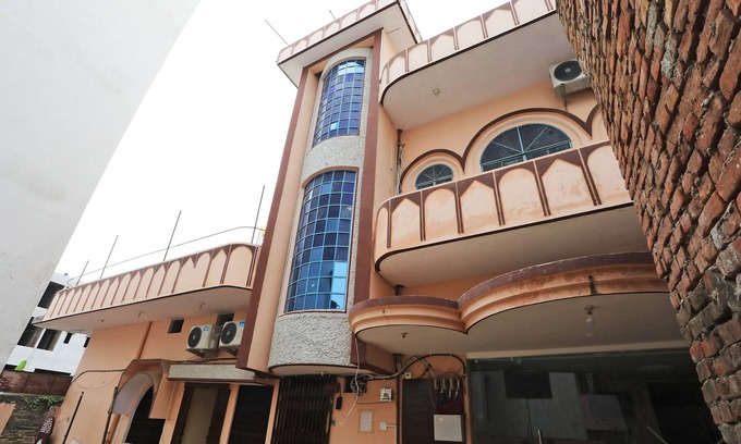 Lanka Hotel | OYO 17171 Sandhya Guest House