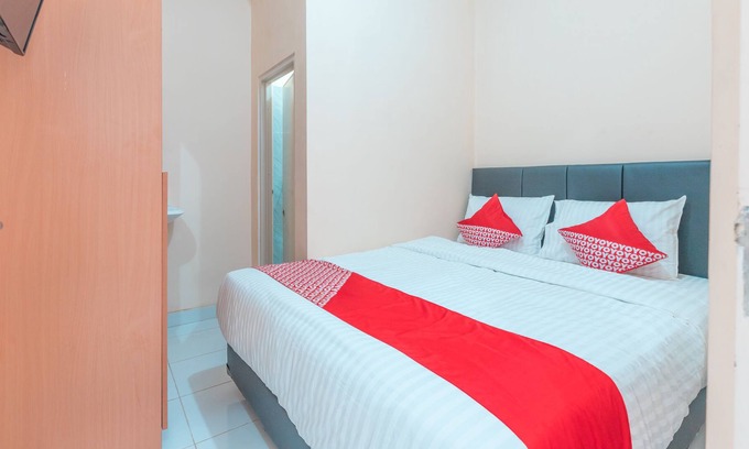 Depok Hotel | OYO 1841 Kathyrn Residence