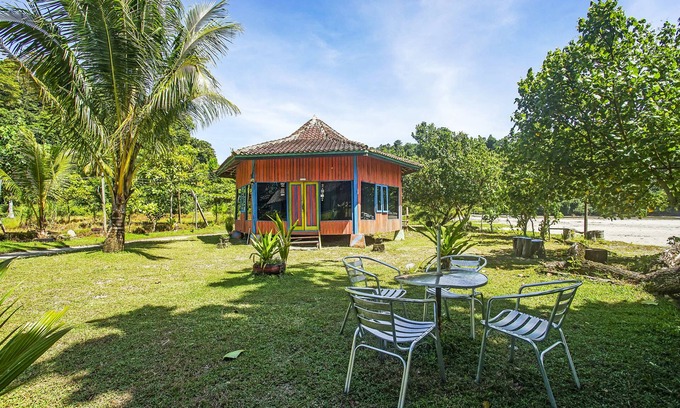 Karya Penggawa Hotel | OYO 2246 Anjung Bang Oking Hotel & Resort