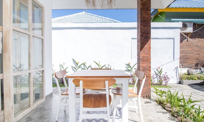 Tua Hotel | OYO 2896 Uma Menuh Guest House Near Pantai Keramas