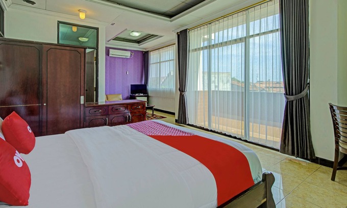 Pekalongan Hotel | OYO 3934 Hotel Istana
