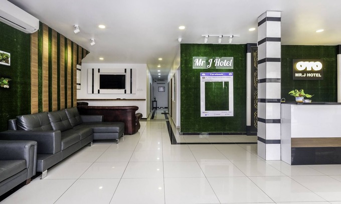 Wakaf Che Yeh Hotel | OYO 718 MR J Hotel Wakaf Che Yeh 1