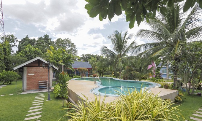 Dan Makham Tia Hotel | OYO 75339 Full Frame Resort