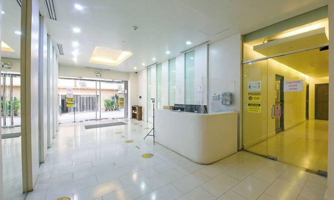 Makati Hotel | OYO 769 Poblacion Suites Polaris