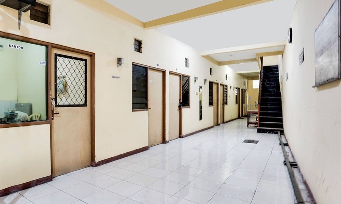 Sedati Hotel | OYO 91774 Kost Nusantara Sidoarjo Syariah