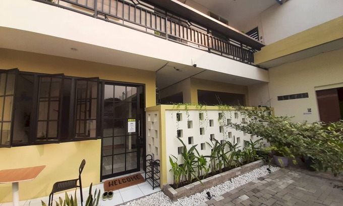 Bekasi Hotel | OYO 93274 Oren Home Bekasi