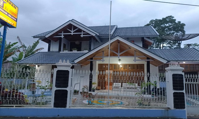 Sumatra Hotel | OYO 93706 Penginapan Syariah Hj. Kenan