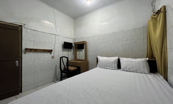 Tetebatu Hotel | OYO 94161 Kost Aisyah Near Citra Grand Galesong City(Pattalassang)