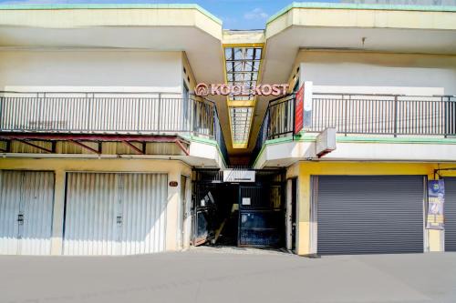 Depok Hotel | OYO 94716 Hartini Residence Syariah