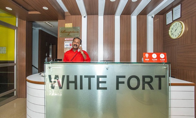 Kalasipalya Hotel | OYO Flagship 18338 White Fort