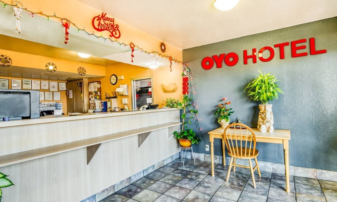 Clodine Hotel | OYO Hotel Houston Southwest I-69