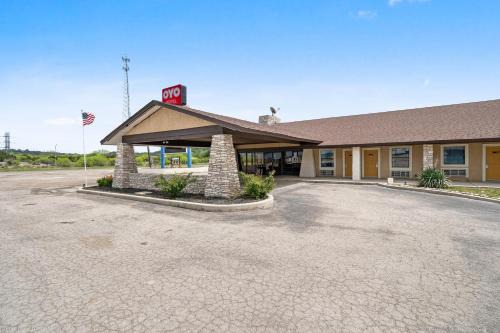Junction Hotel | OYO Hotel Junction TX I-10