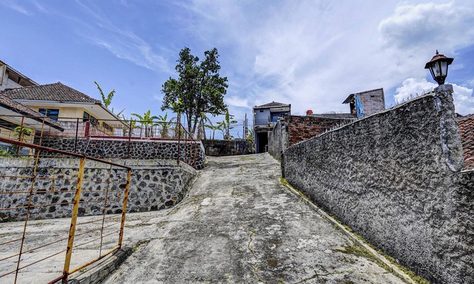 Hegarmanah Hotel | OYO Life 91116 Pelangi Residence Syariah
