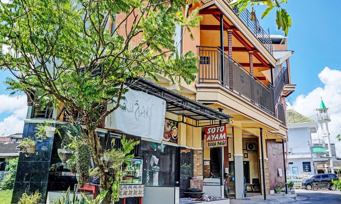 Malang Hotel | OYO Life 92353 Purnama Syariah Guest House