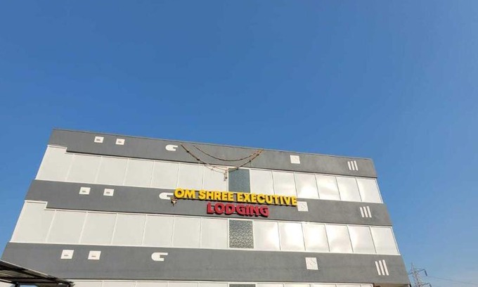 Pune Hotel | OYO Om Shree Executive Lodging