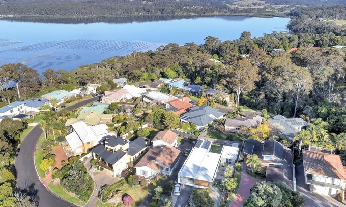 Merimbula House | Oyster View in Merimbula