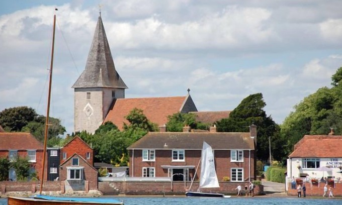 Bosham House | Oysters - a cottage that sleeps 6 guests in 3 bedrooms