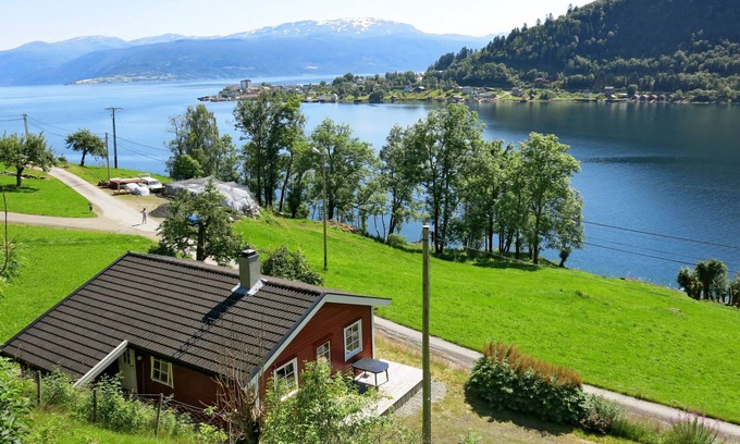 Balestrand House | Pærehagen by Interhome