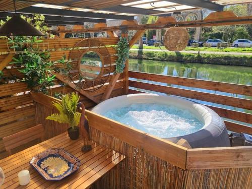 Cote Pavee Boat Rental | Péniche Chaleureuse avec jacuzzi Toulouse centre