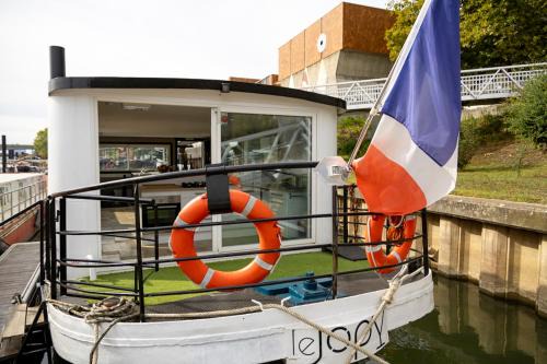 Asnieres-sur-Seine Boat Rental | Péniche insolite sur la Seine - près de Paris