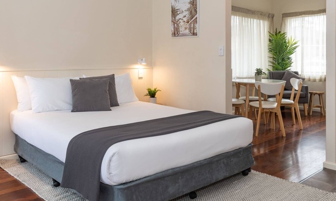 Forster House | Pacific Motel 05 - Free WiFi