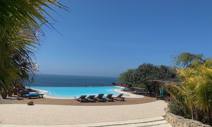 Punta Sal House | Pacific Palm Bay Cliff Villa in Puntasal Peru