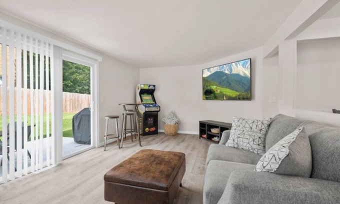 Green Bay House | Packerland Pad - Airport < Lambeau < Cornerstonen