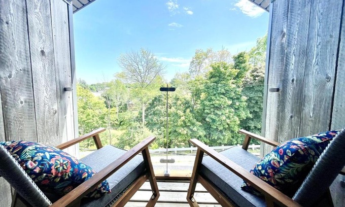 Meaford Apartment | "Paddle" at Hills Meaford, Penthouse 3rd Floor Suite w Deck & Balcony
