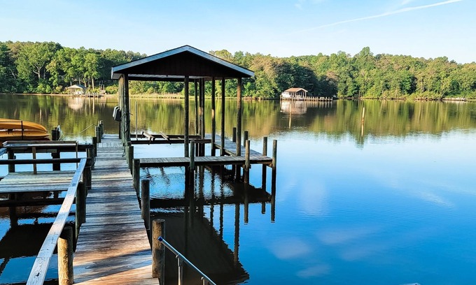 Heathsville House | Paddle, Float, & Fish on the Great Wicomico River Private dock w/kayaks & views