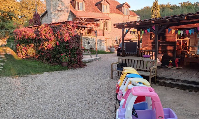 Catus Cottage | Pagel, "Soleil Levant", with large garden and heated swimming pool