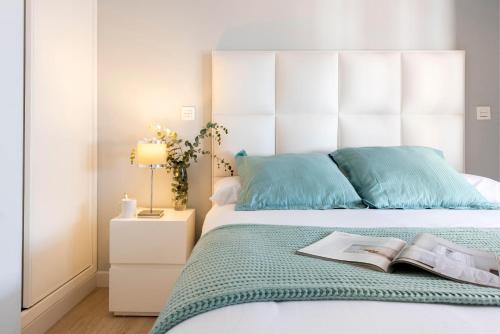 San Bartolome Apartment | Palacio del siglo XVII frente a los Jardines de Murillo