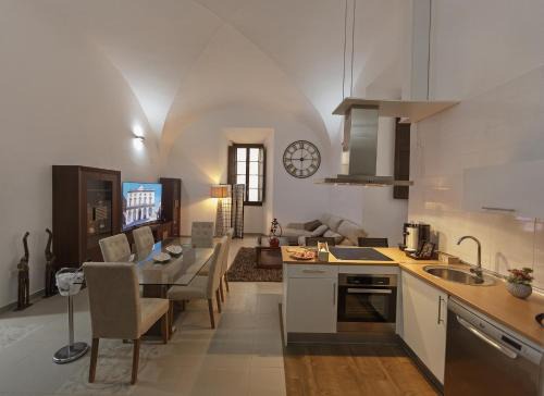 Santiago Apartment | Palacio Muñoz Chaves Cáceres