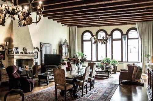 Historic Centre Apartment | Palazzo Altinate - Note di Piano