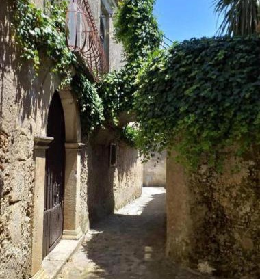 Gerace House | Palazzo Caracciolo