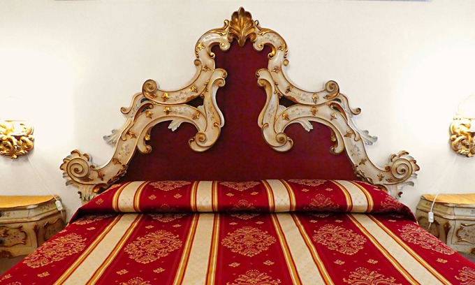 Treviso Apartment | 'Palazzo Rossi' Apartment 1A in the old town with balcony, FREE PARKING and WiFi