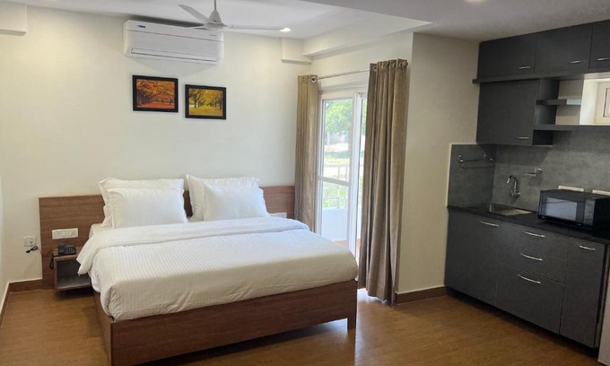 Gachibowli Hotel | Palladium Luxury Suites Financial District Unit I