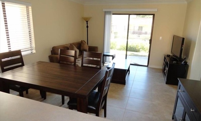 Palm Desert Condo | Palm Desert Royal Palms Condo Available