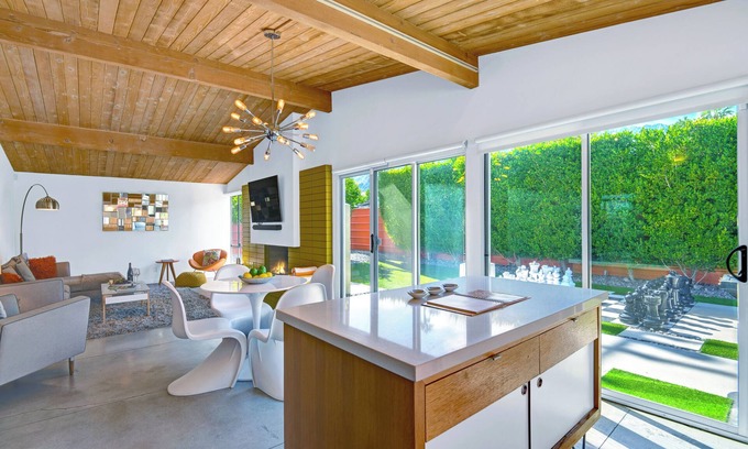 Racquet Club Estates House | Palm Royale - Perfect Palm Springs Getaway