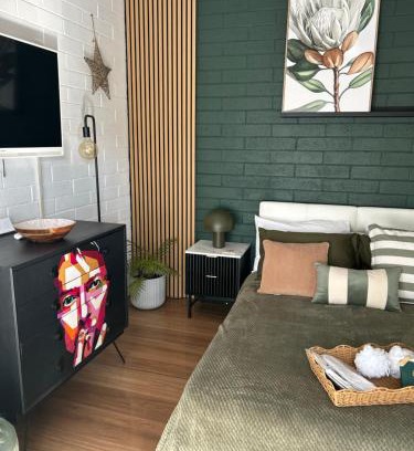 Darlington Apartment | Palm view studio