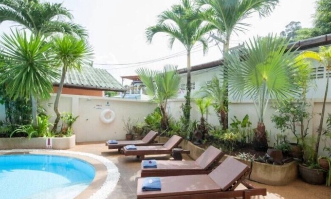 Nanai Road Hotel | Palmview Resort