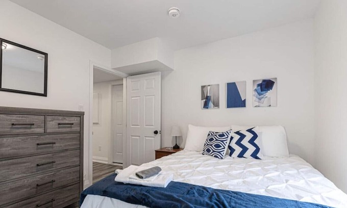 Kitchener Apartment | Pandora · 2BR+Office+Wifi +Washer +Dryer +Parking +TVw/Prime