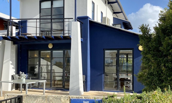 Dunsborough Villa | Panoramic Bay Views - Pet friendly & only a 5 minute stroll to town.