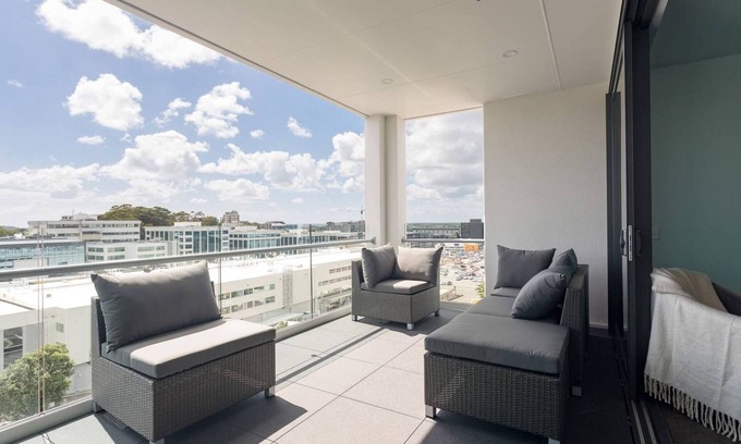 Grafton Apartment | Panoramic views and style