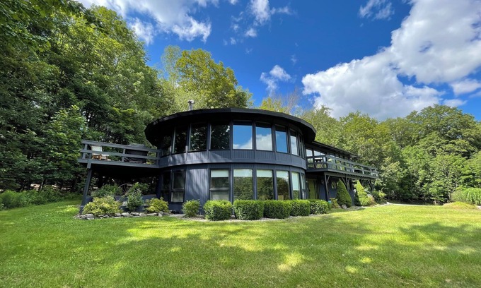 Windham House | Panoramic views four minutes to Windham Mountain skiing.