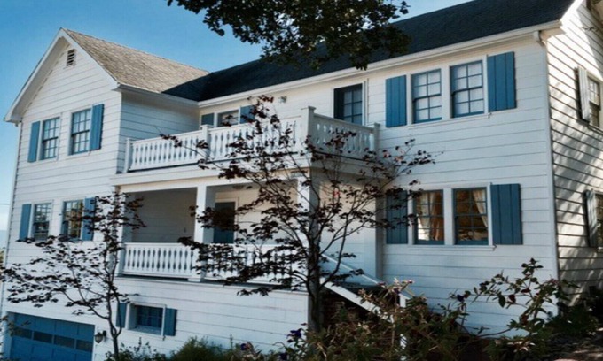 San Carlos House | Panoramic Views of Silicon Valley