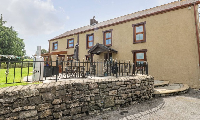 Porthyrhyd Cottage | PANT TEG FARM, family friendly, country holiday cottage in Carmarthen