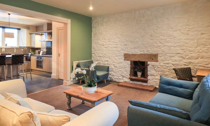 Pooley Bridge Cottage | PAPERBACK WRITER, pet friendly in Pooley Bridge